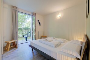 1 bedroom, free WiFi, bed sheets - Porto Letizia Mozart 2, Porlezza, Italy (Porlezza)