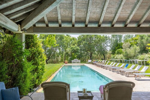 Elegant villa with pool in the Tuscan countryside, 45 minutes’ drive from the beaches of Argentario