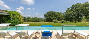 Elegant villa with pool in the Tuscan countryside, 45 minutes’ drive from the beaches of Argentario