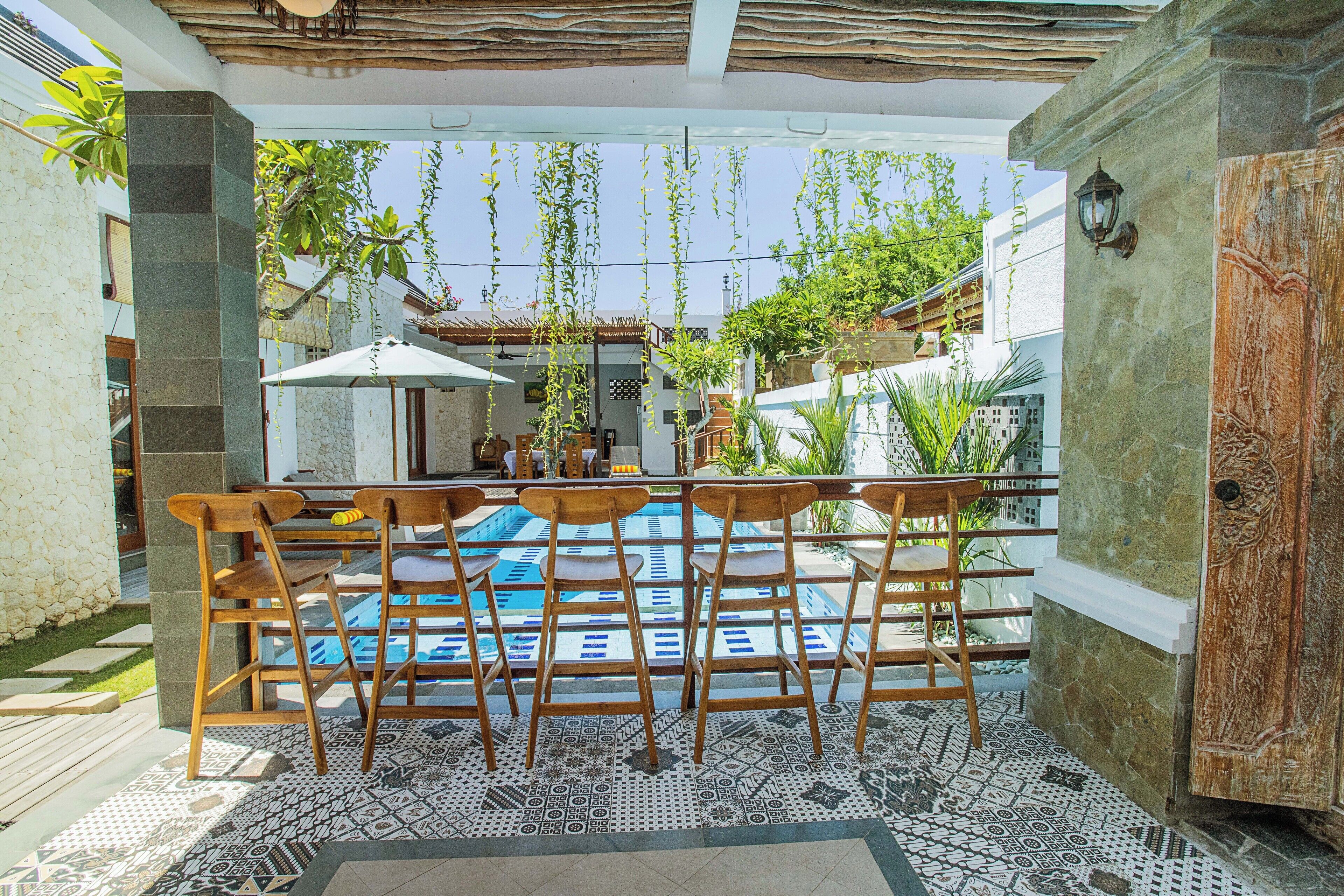 Vila superior, vista para a piscina | Terraço/pátio