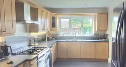 Cozy Coastal Retreat in Rhuddlan - 5 Bedroom House