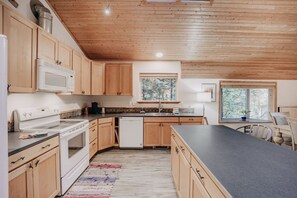 Villa (2 Bedrooms) | Private kitchen