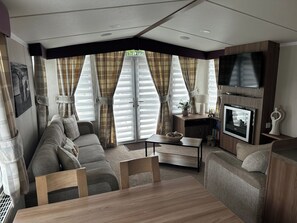 TV, fireplace, stereo
