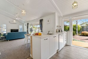 Interior - Kinloch Hideaway - Lake, hike & bike (Taupo)