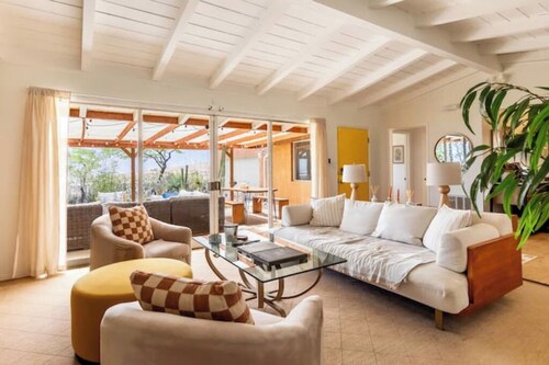 Charming 4-bedroom house with AC and WiFi in peaceful Whitewater