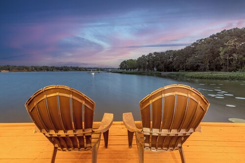 Cozy Lakefront Serenity-Dock & Boatlift, Firepit & Fish