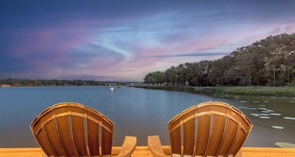 Cozy Lakefront Serenity-Dock & Boatlift, Firepit & Fish