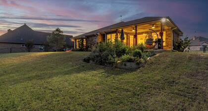 Lakefront Haven- Relax, Fish, Dock on Lake Tawakoni