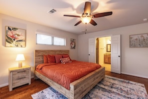 3 habitaciones, tabla de planchar con plancha, wifi y ropa de cama 