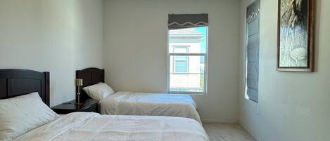 3 habitaciones, tabla de planchar con plancha, wifi y ropa de cama