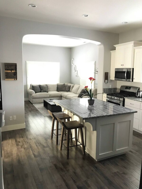 Interior - Charming 3-bedroom house in Coeur d'Alene with AC, WiFi (Coeur d'Alene)