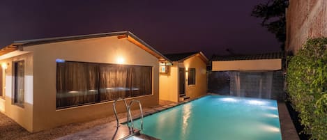 2 piscines extérieures