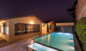 2 outdoor pools - Treebo Corbett Hideout Dada's (Ramnagar)