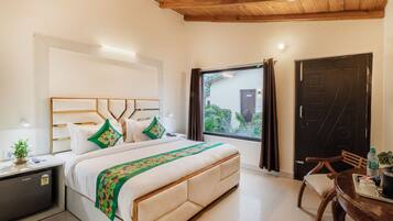 Superior Room, Courtyard View | Individually furnished, desk, blackout curtains, iron/ironing board