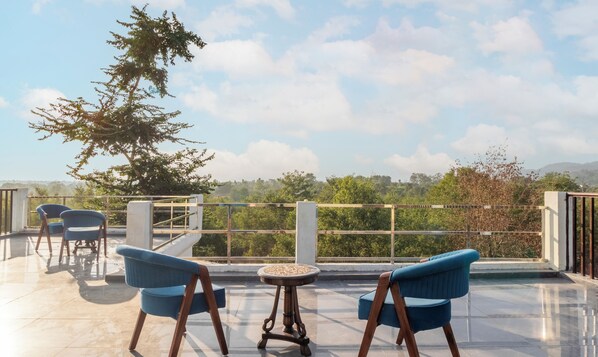 Rooftop terrace - Treebo Corbett Hideout Dada's (Ramnagar)