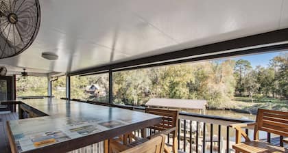Fabulous Home on the Black Creek, firepit, water access, great views, outdoor bar, pool table, darts