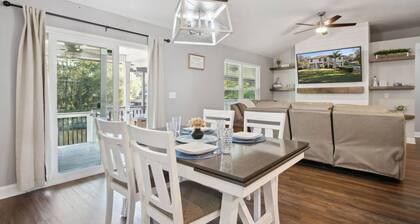 Fabulous Home on the Black Creek, firepit, water access, great views, outdoor bar, pool table, darts