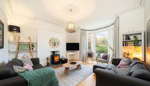 Sunnybrae House Seaside Family-friendly Getaway in Stonehaven With Hot Tub