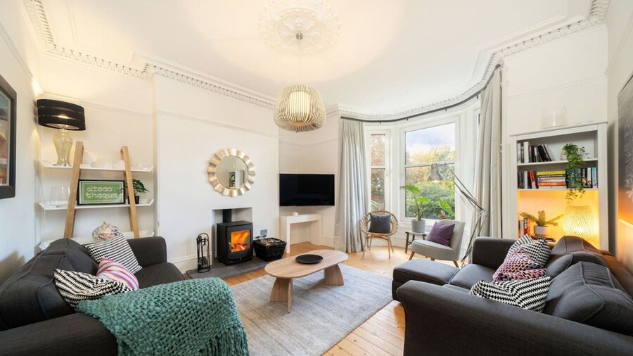 Sunnybrae House Seaside Family-friendly Getaway in Stonehaven With Hot Tub