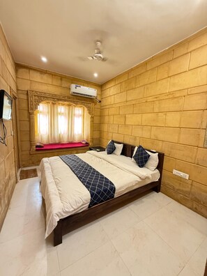 Deluxe Room | Desk, laptop workspace, free WiFi