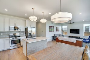 Fridge, microwave, oven, stovetop - 1 Mi to Dtwn Salida: Townhome w/ Fenced Yard! (Salida)