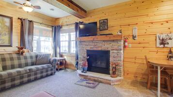 TV, fireplace