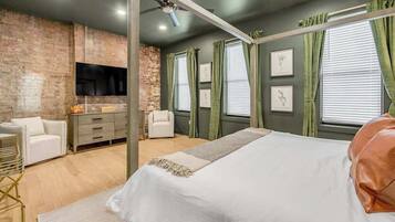 5 bedrooms, iron/ironing board, travel crib, WiFi