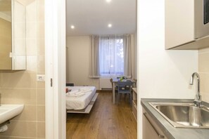 1 bedroom, iron/ironing board, WiFi, bed sheets - GuestHost - Functional studio apartment equipped with all essential comforts,situated a few steps from the Valentino Park and its castle. Located in the San Salvario district, in a modern building with concierge, the accommodation is a 10-minute walk fro (Torino)