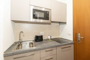 Fridge, microwave, stovetop, cookware/dishes/utensils