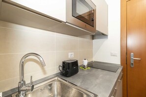 Fridge, microwave, stovetop, cookware/dishes/utensils