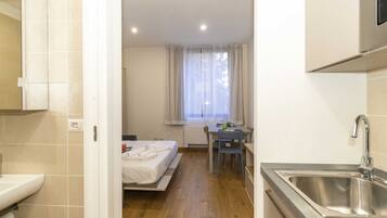 1 slaapkamer, een strijkplank/strijkijzer, wifi, beddengoed