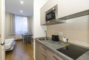 Fridge, microwave, stovetop, cookware/dishes/utensils