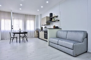 Interior - GuestHost - Ronkasa Quiet Apartment (Napoli)