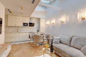 TV - TBS 204 - Prestigious suite near Champs-Élysées (Paris)