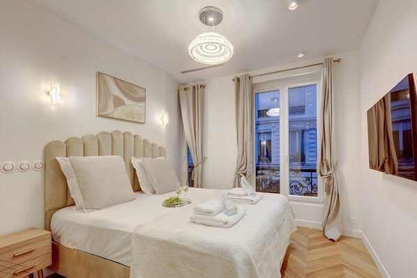 2 bedrooms, iron/ironing board, WiFi, bed sheets - TBS 204 - Prestigious suite near Champs-Élysées (Paris)