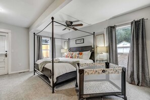 4 bedrooms, desk, iron/ironing board, travel crib