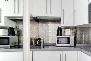 Fridge, microwave, oven, coffee/tea maker