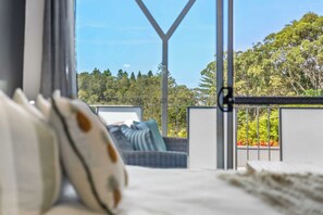 3 bedrooms, desk, iron/ironing board, WiFi