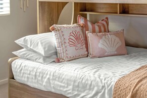 3 bedrooms, desk, iron/ironing board, WiFi