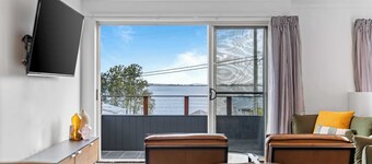 Retro Lake Vista By Coast Hosting