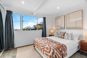 2 bedrooms, desk, iron/ironing board, WiFi - Lake Vista 2,0 By Coast Hosting (Buff Point)