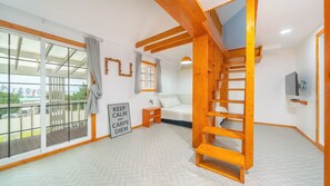 Chambre, 1 chambre (Room 201)