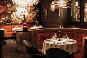 2 restaurants, breakfast, lunch served; local and international cuisine