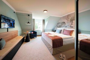 Chambre Double Supérieure, vue jardin | Minibar, coffres-forts dans les chambres, rideaux occultants