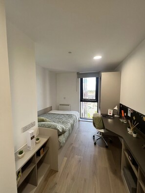 遮光布/窗簾、免費無線上網、床單