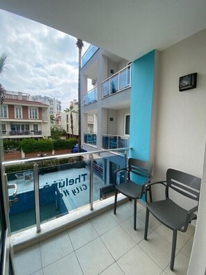 Deluxe Twin Room, 1 Bedroom, Non Smoking, Pool View | Terrace/patio