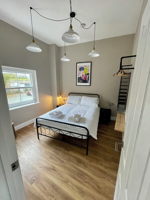 1 soverom, strykejern/-brett, wi-fi og sengetøy