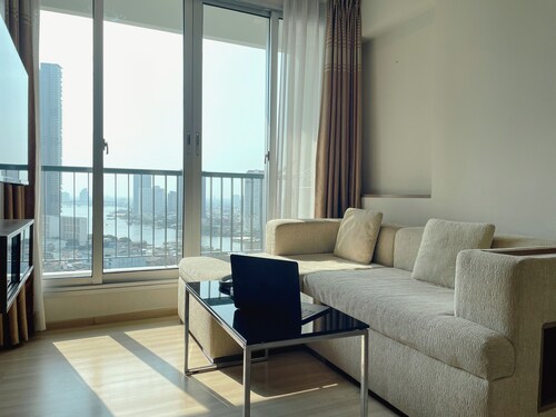 Chic 1-bedroom with AC, WiFi, fitness room in vibrant Krung Thep