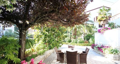 Ferienwohnung mit Schönem Garten und Grill