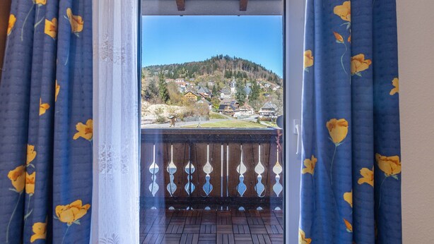 A balcony with a view of a hillside village. - Apartment 'Appartement Nr 3' with Shared Terrace, Garden, and Wi-Fi (Todtmoos)